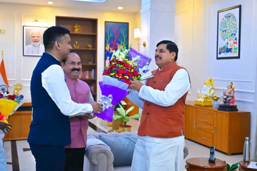 अजाक्स के प्रांताध्यक्ष माननीय चौ. मुकेश मौर्य जी एवं कार्यवाहक प्रांताध्यक्ष माननीय विशेष गढ़पाले जी (IAS)