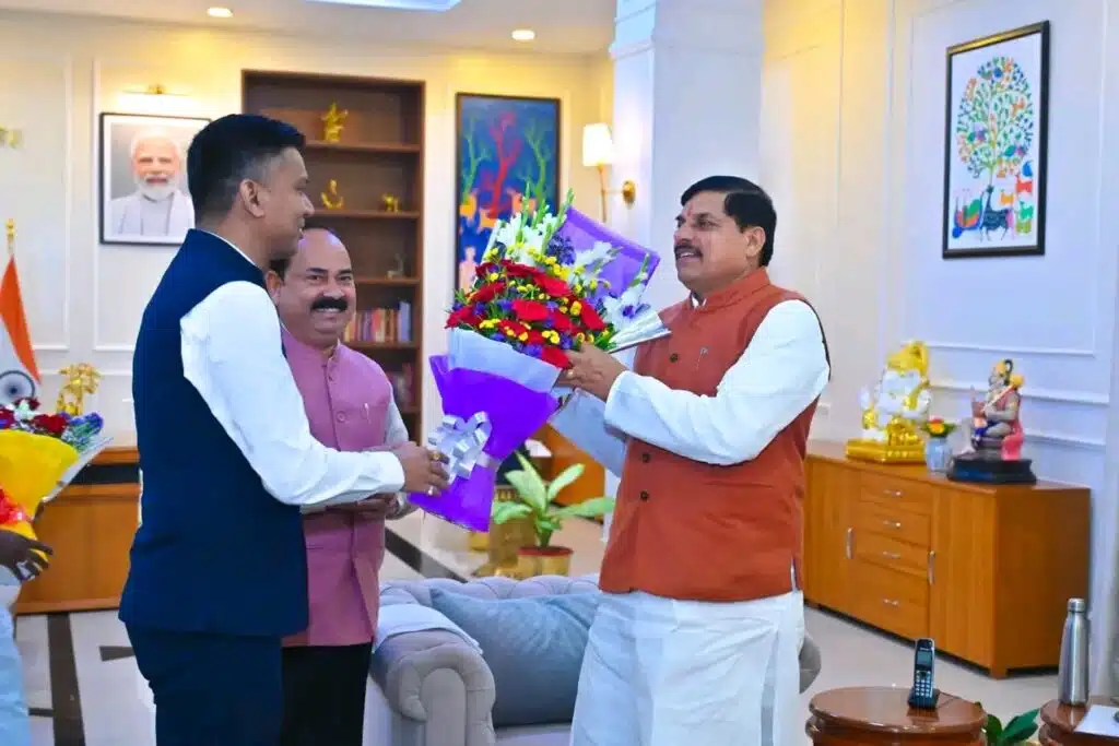 अजाक्स के प्रांताध्यक्ष माननीय चौ. मुकेश मौर्य जी एवं कार्यवाहक प्रांताध्यक्ष माननीय विशेष गढ़पाले जी (IAS)